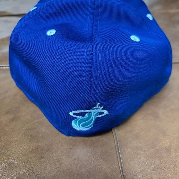 Hat - Picture 3 of 6